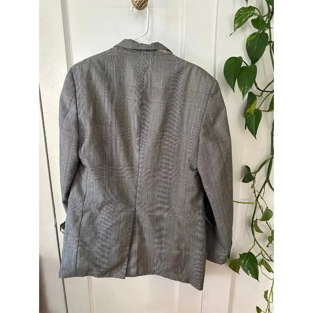 Men’s size Large Black & White plaid Blazer
